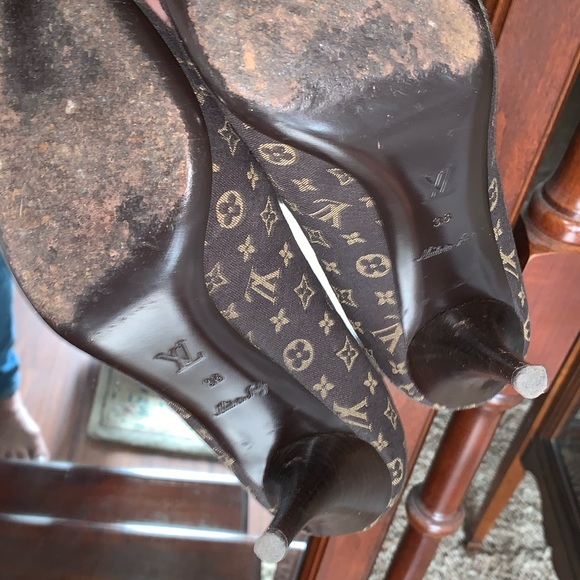 ❤️❤️OMG NWOT STUNNING LOUIS VUITTON HEELS - Picture 6 of 8